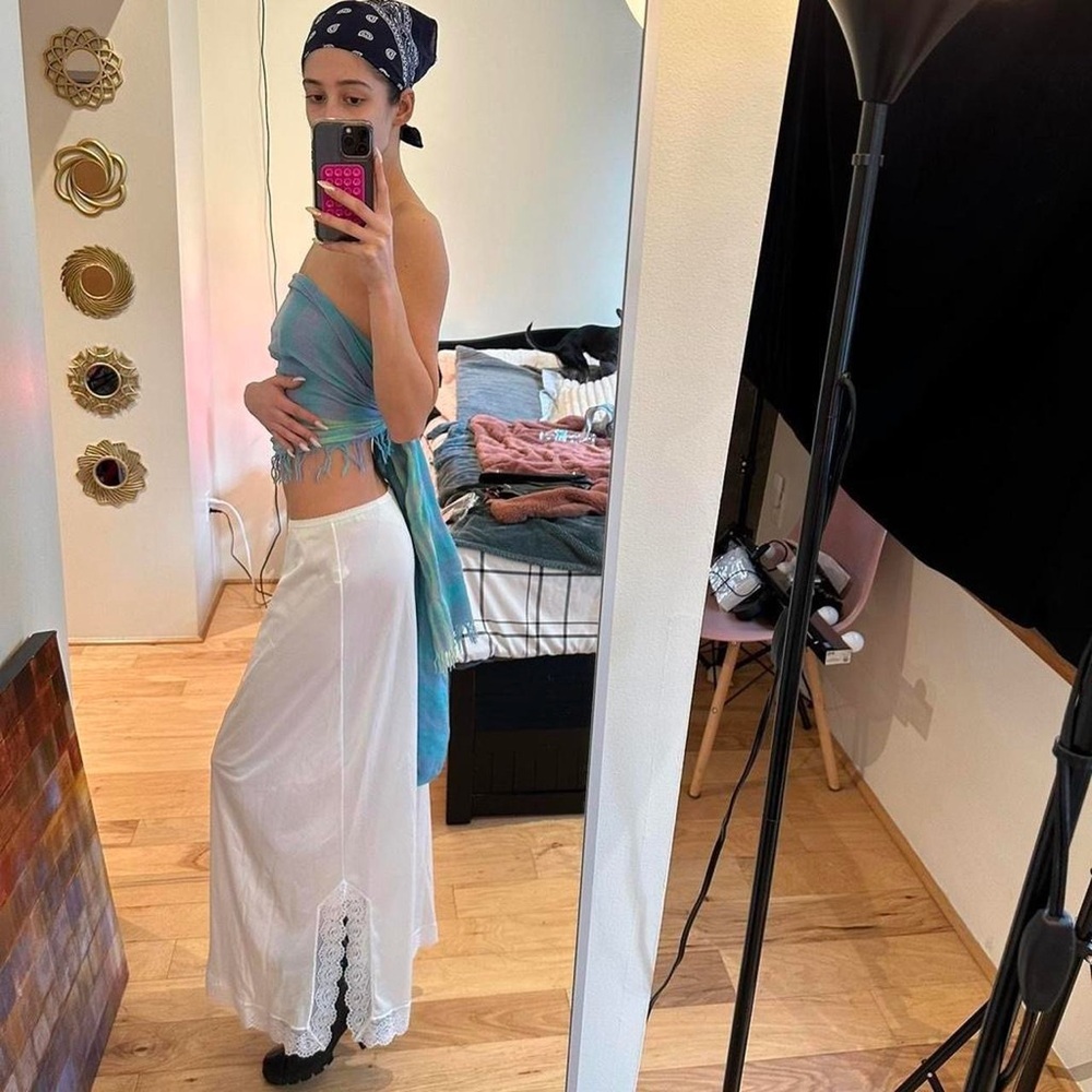 Elegant White Maxi Skirt - Picture 2 of 5